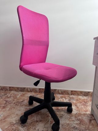 Silla de oficina rosa y negra