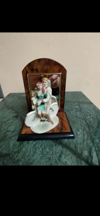 Statuetta coppia con specchio