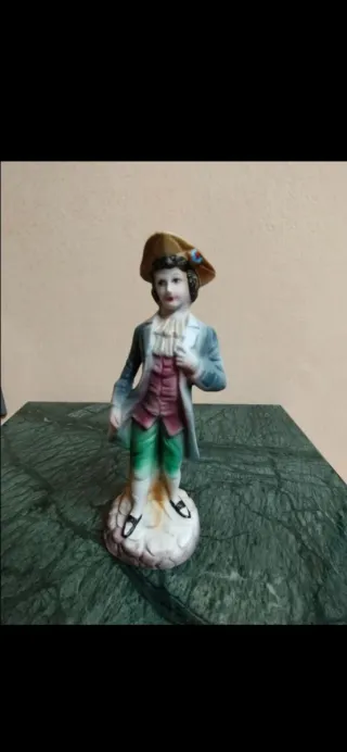 Statuina Capodimonte in porcellana