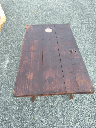 Mesa rústica madera oscura