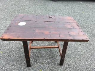 Mesa rústica madera oscura