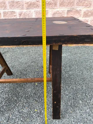 Mesa rústica madera oscura