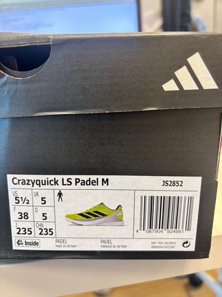 Zapatillas sin estrenar, fueron un regalo