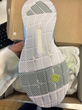 Zapatillas sin estrenar, fueron un regalo