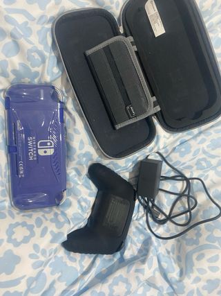 Nintendo Switch Lite + Mando + Cargador + 2 juegos