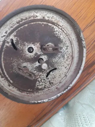 Antico orologio da tavolo in legno