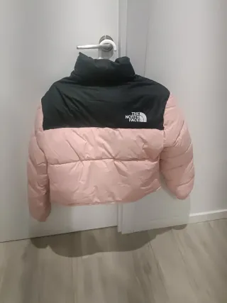 Cazadora The North Face rosa y negra