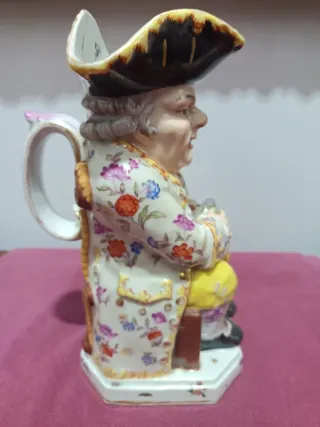 Jarra Mambrú francés antigua