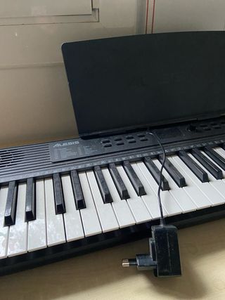 Teclado Alesis 61 teclas