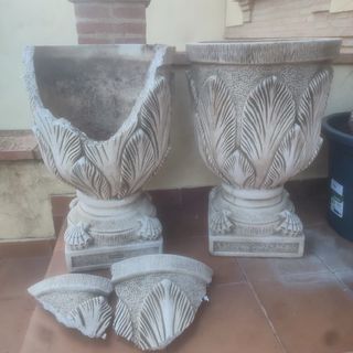 Vaso in pietra decorato