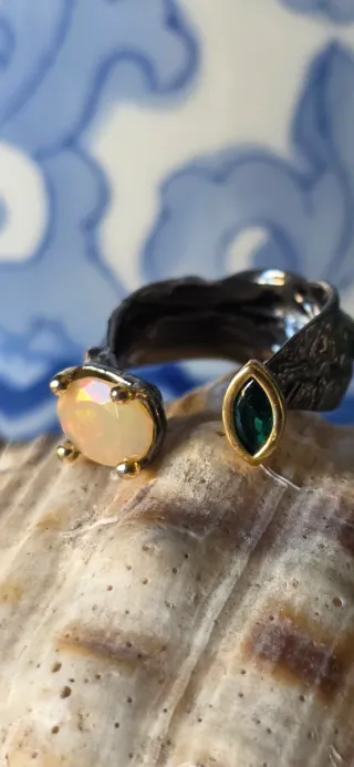 Anillo joya de autor opalo y diamantes