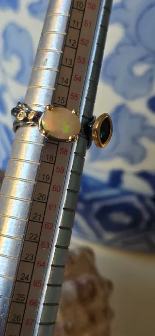 Anillo joya de autor opalo y diamantes