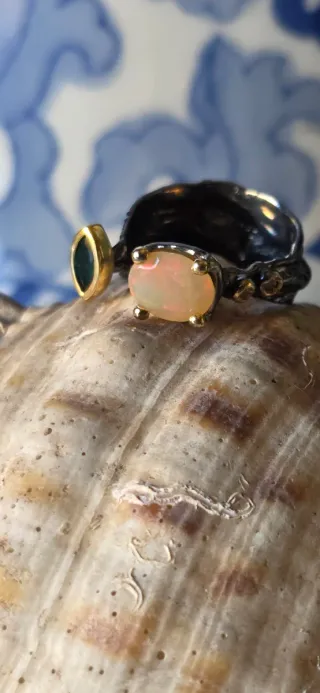 Anillo joya de autor opalo y diamantes