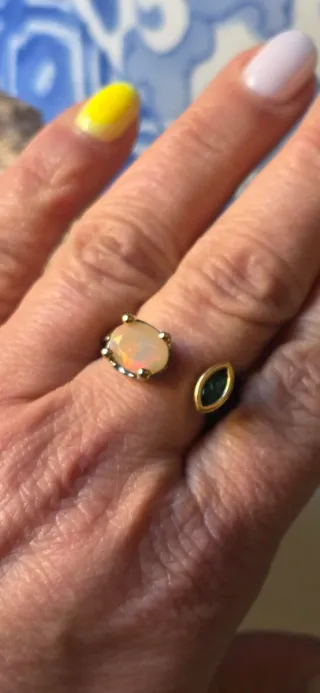 Anillo joya de autor opalo y diamantes