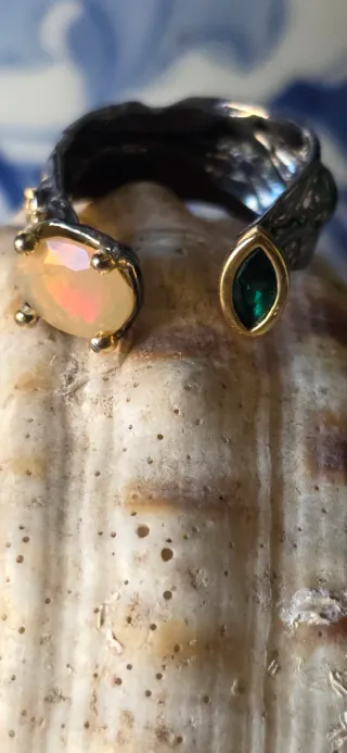 Anillo joya de autor opalo y diamantes