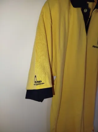 Polo Mercedes-Benz Amarillo