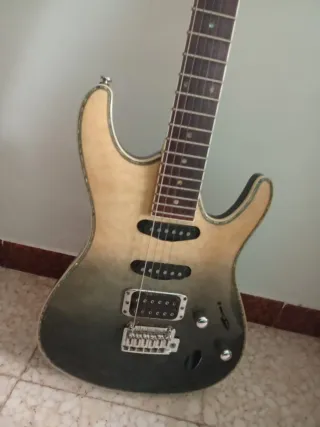 Se vende Guitarra Ibanez SA360NQM-BMG