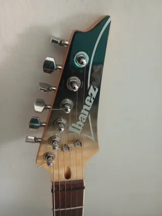 Se vende Guitarra Ibanez SA360NQM-BMG