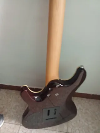 Se vende Guitarra Ibanez SA360NQM-BMG
