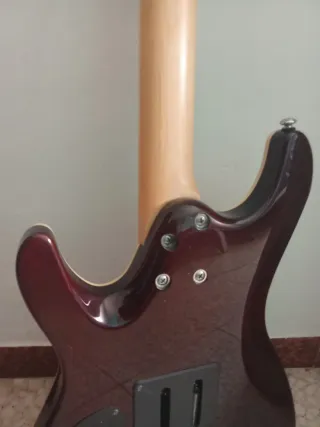 Se vende Guitarra Ibanez SA360NQM-BMG