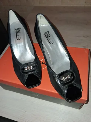 Scarpe donna Gaja nere con tacco