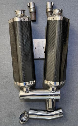 Escapes de carbono Suzuki B-King