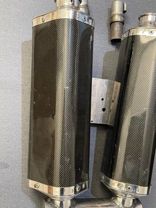 Escapes de carbono Suzuki B-King