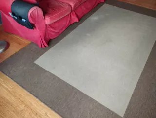 Alfombra bicolor salón tela