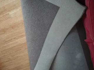 Alfombra bicolor salón tela