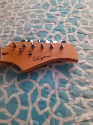 Guitarra Eléctrica Daytona Sunburst