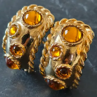 Bellísimos Pendientes Clip Escada Cabujones