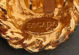 Bellísimos Pendientes Clip Escada Cabujones