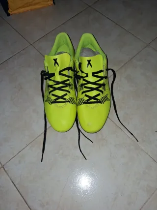 Scarpe da calcio Adidas verdi e nere