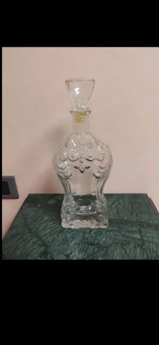 Bottiglia in vetro decorata