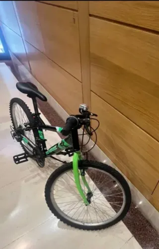 Bicicleta Montaña Negra y Verde