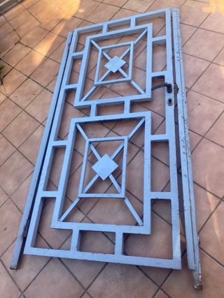 Puerta Hierro 82x180 con Bastimentos