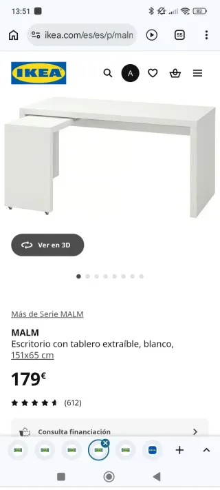 Escritorio blanco con tablero extraíble