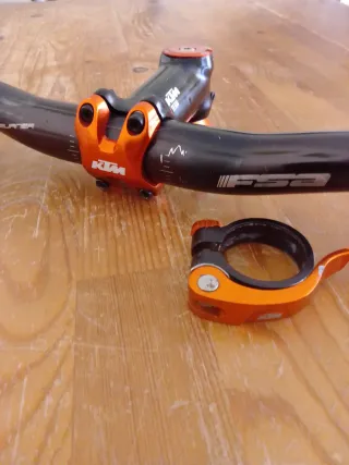 Manillar y potencia KTM.