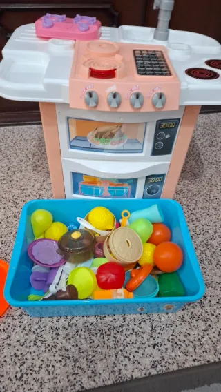 Cocina de juguete con accesorios