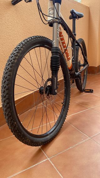 Bicicleta de Montaña Cannondale carbono lefty