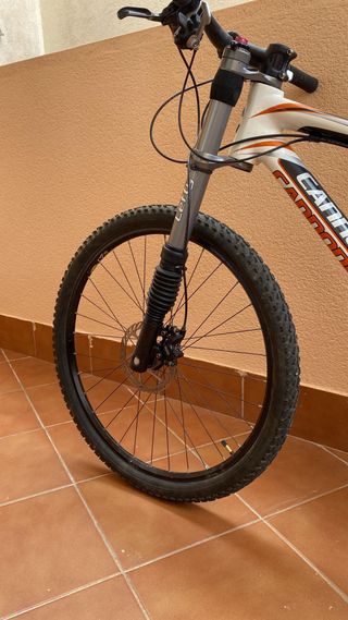 Bicicleta de Montaña Cannondale carbono lefty