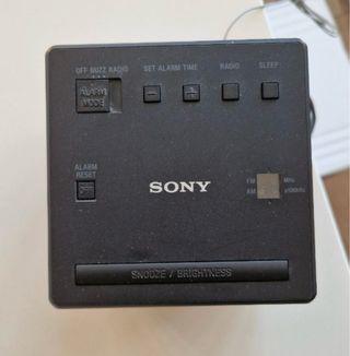 Radio despertador Sony negro