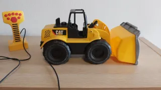Excavadora de juguete CAT con mando