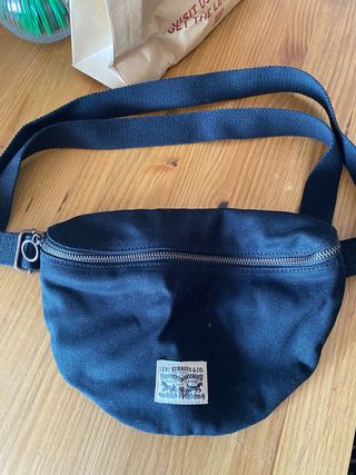 Riñonera Levi's Negra