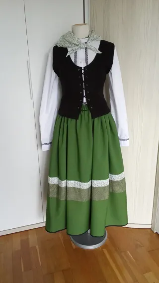 Traje Neska-Baserritarra "150 euros"