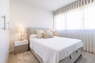 Kaydian Accent King Size Ottoman Storage Bed