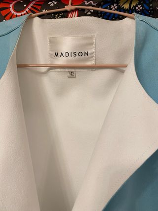 Chaquetón azul y blanco talla 42