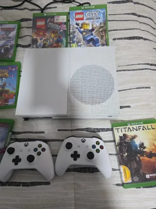Xbox One S Blanca + 2 Mandos + Juegos