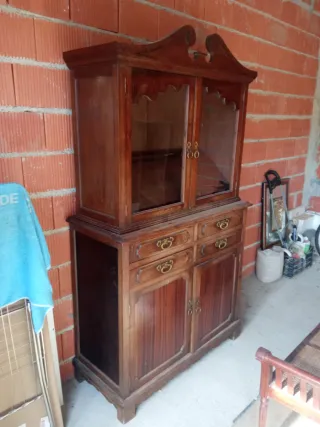 Mueble aparador con vitrina con dos librerias