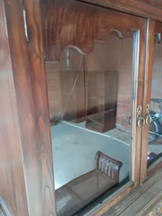 Mueble aparador con vitrina con dos librerias